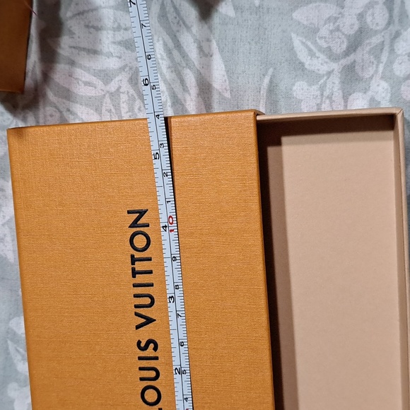 Louis Vuitton box &  small bag - Picture 2 of 11